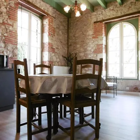 La Tour Du Manoir Arouille